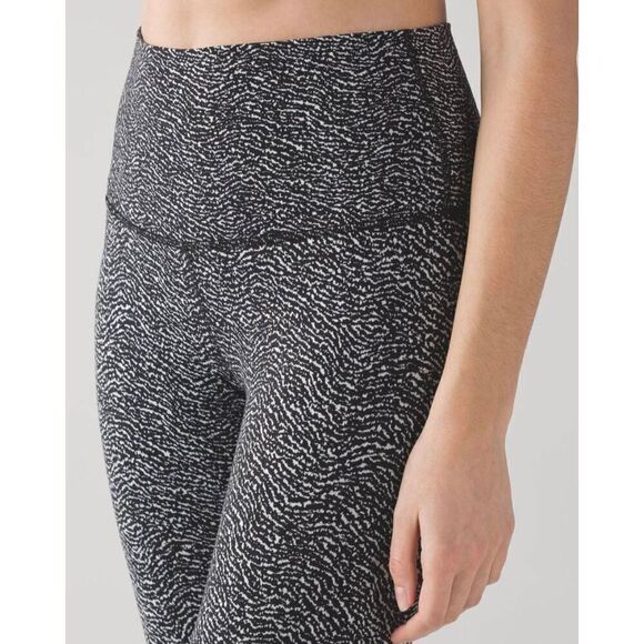 LULULEMON ATHLETICA Wunder Under Crop (Hi-Rise) (21) Size 8 - Picture 3 of 5